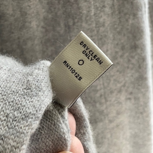 Neiman Marcus Cashmere Dolman Sleeve Poncho, Grey Sweater. M/L - Picture 7 of 9